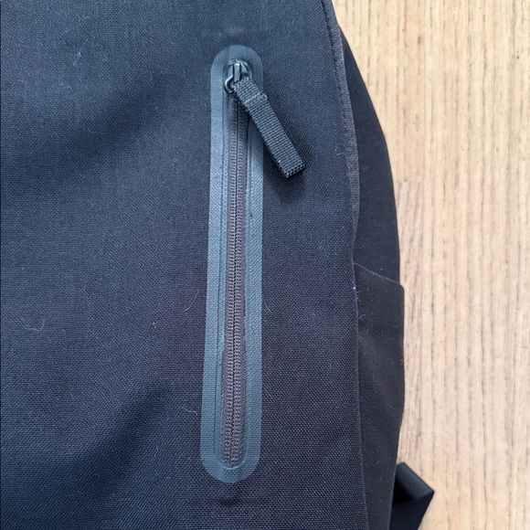 Everlane Tech Backpack - Picture 3 of 9